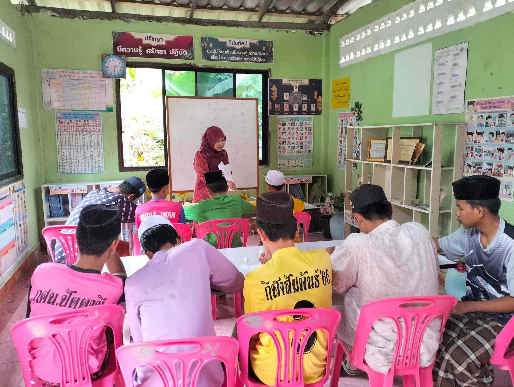 ห้องสมุดสัญจรสู่สถาบันศึกษาปอเนาะศรัทธาธรรม